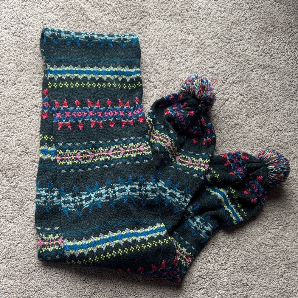 2011 American Eagle Outfitters dark gray & colorful knit scarf